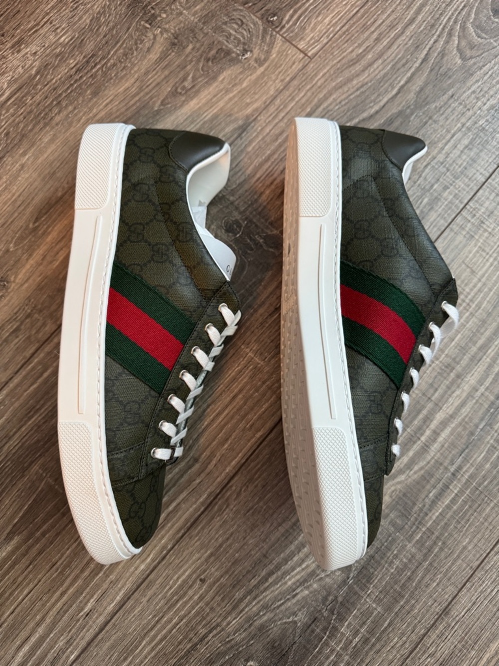 Gucci Men’s Ace Low-Top Sneakers - Picture 4 of 11